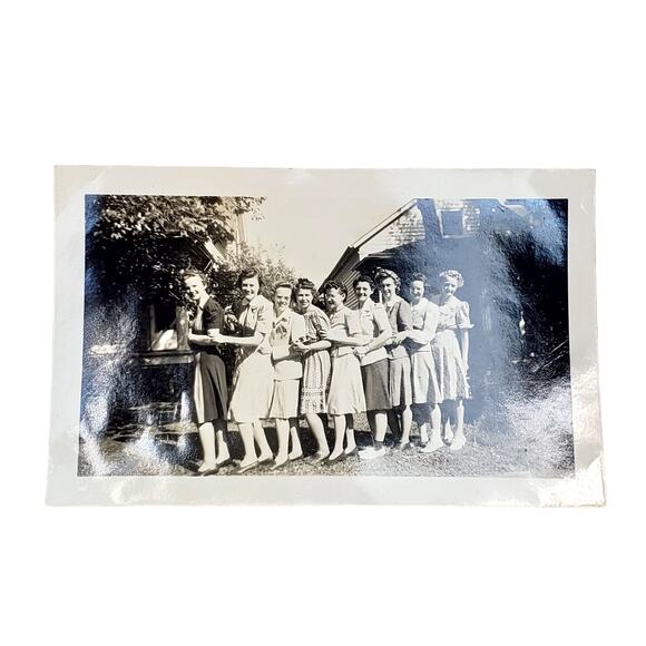 Vtg Girlfriends Posing Together After Tea Party Original Monochrome Photo Found - Picture 1 of 4